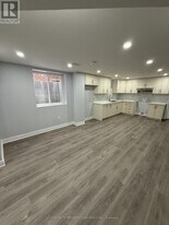 39 Bellflower Ln in Brampton, ON - Building Photo