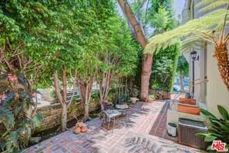 253 S Elm Dr in Beverly Hills, CA - Building Photo - Building Photo