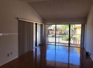 5821 Washington St, Unit 32 in Hollywood, FL - Building Photo - Building Photo