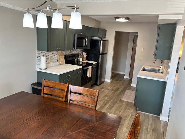 2360 Wapakoneta Ave, Unit 106 in Sidney, OH - Foto de edificio - Building Photo