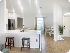 5019 23rd St E in Bradenton, FL - Building Photo