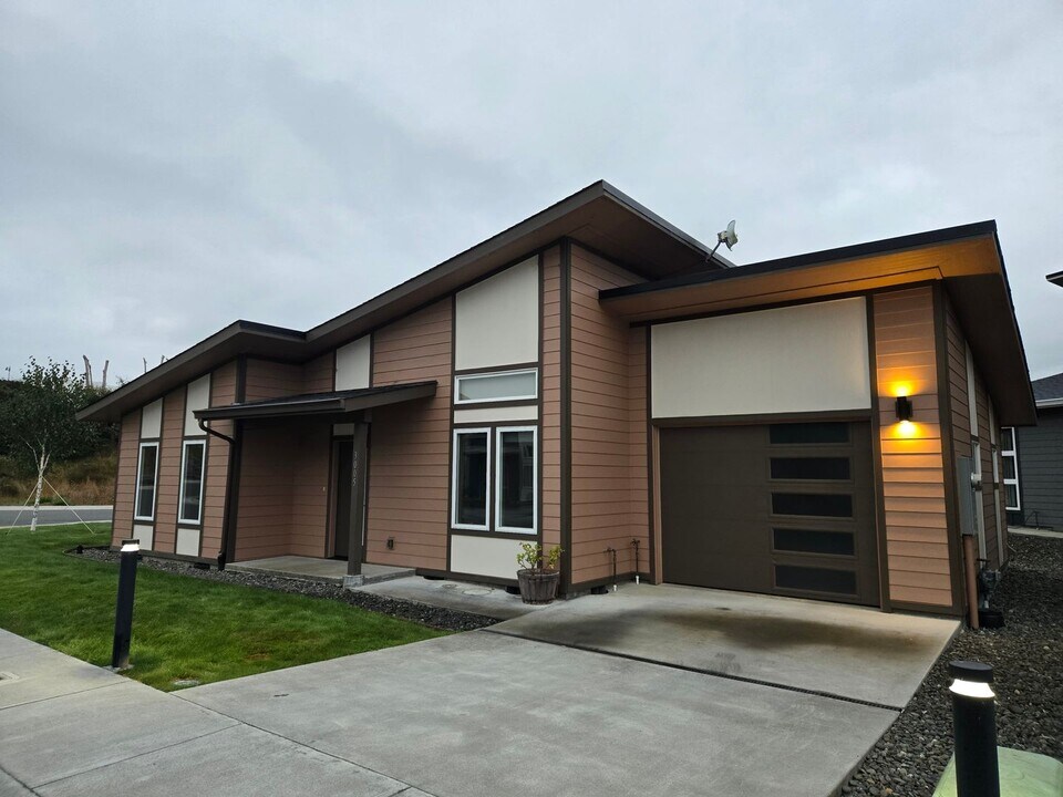 3005 Nellie Wy in Fortuna, CA - Building Photo