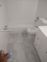 7006 NW 78th Ave in Tamarac, FL - Foto de edificio - Building Photo