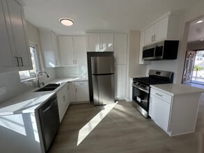 1435 E Maple St, Unit i in Glendale, CA - Building Photo - Building Photo