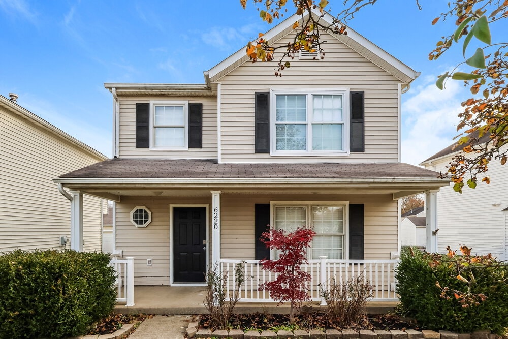 6220 Maravian Dr in Louisville, KY - Foto de edificio