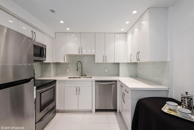1950 S Ocean Dr, Unit 7G in Hallandale Beach, FL - Building Photo - Building Photo
