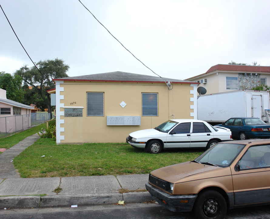 1874 NW Flagler Ter in Miami, FL - Foto de edificio