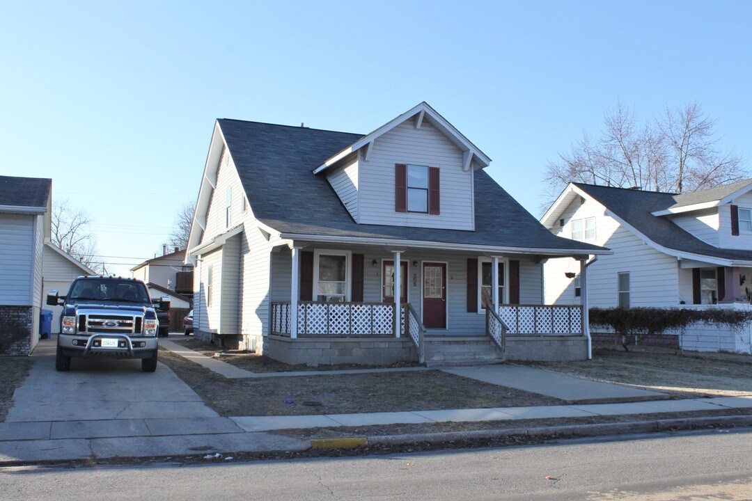 305 Bowman Ave in East Alton, IL - Building Photo