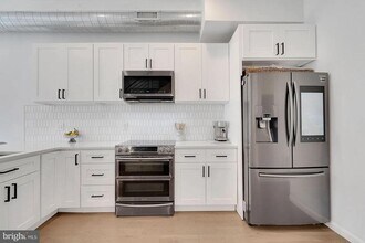 709 N 19th St in Philadelphia, PA - Building Photo - Building Photo