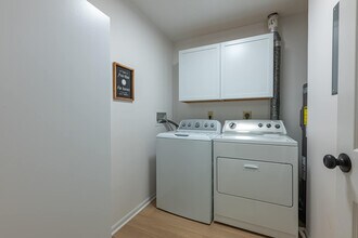 6561 Brigham Sq in Centerville, OH - Building Photo - Building Photo