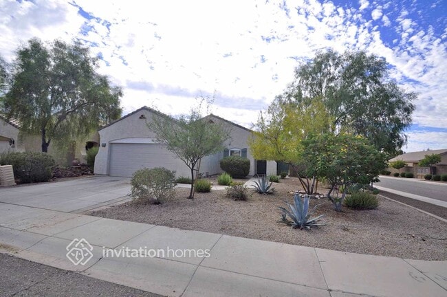 17137 W Saguaro Ln