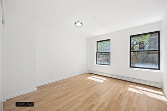 300 W 122nd St in New York, NY - Building Photo - Building Photo
