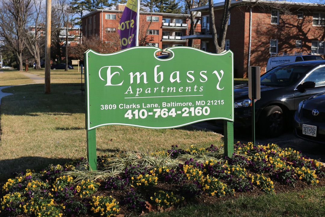 Embassy Apartments in Baltimore, MD - Building Photo