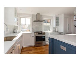 153 Bayside Rd, Unit 1 in Quincy, MA - Building Photo