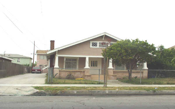 1061 Orange Ave in Long Beach, CA - Foto de edificio - Building Photo