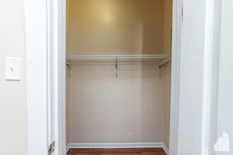 3751 W Sunnyside Ave, Unit 49-2 in Chicago, IL - Building Photo - Building Photo