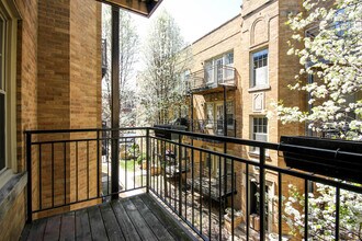 250-2 N Lincoln Ave in Chicago, IL - Building Photo - Building Photo