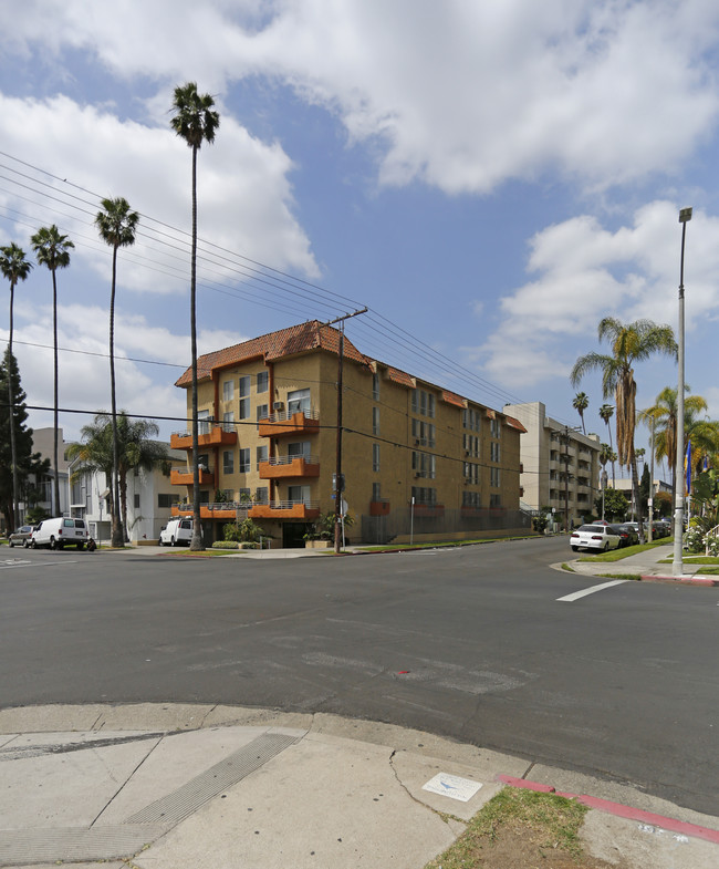 Villa Cortina Apartments in Los Angeles, CA - Foto de edificio - Building Photo