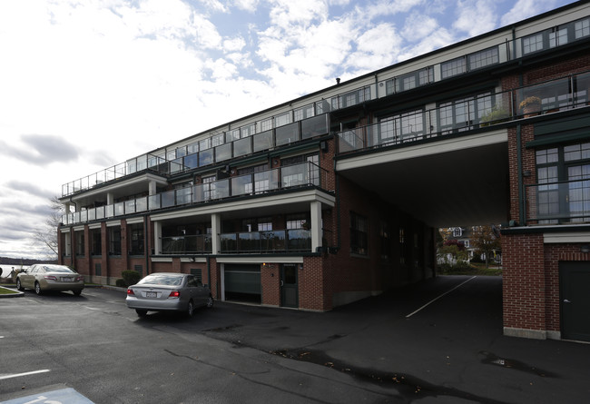 Hatter's Point Phase II in Amesbury, MA - Foto de edificio - Building Photo