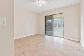 1992 W Oakland Ave in Hemet, CA - Building Photo - Building Photo