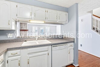 9479 Sandpiper W Dr in Indianapolis, IN - Building Photo - Building Photo