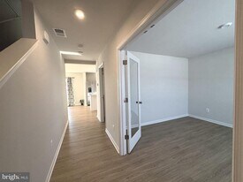 36 Patterson Rd in Charles Town, WV - Building Photo