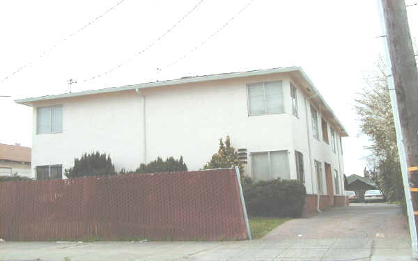 9715 Walnut St in Oakland, CA - Building Photo - Building Photo