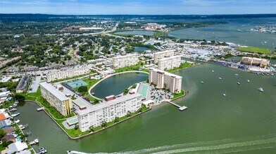 4725 Cove Cir in St. Petersburg, FL - Building Photo - Building Photo