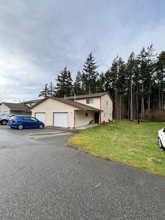 699 NW Paragon Pl in Oak Harbor, WA - Building Photo