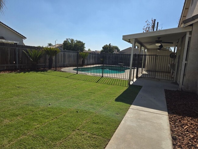 2901 Christopher Cir in Hanford, CA - Building Photo - Building Photo