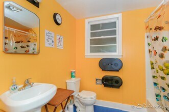 28 Ravenscroft Dr in Asheville, NC - Building Photo - Building Photo