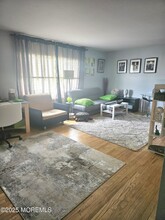 165 Wyckoff Rd in Eatontown, NJ - Building Photo - Building Photo