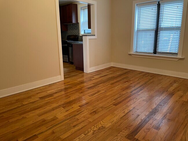 1133 Oak Ave, Unit 1135-E2 in Evanston, IL - Building Photo - Building Photo