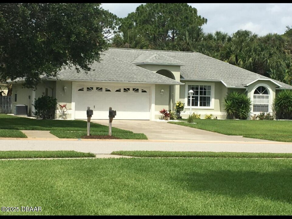 4560 Alder Dr in Port Orange, FL - Foto de edificio