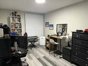 2085 Saint-Timothée Rue in Montréal, QC - Building Photo - Building Photo