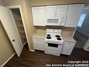 14420 Woods Hole Dr in San Antonio, TX - Building Photo - Building Photo