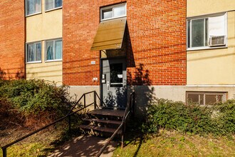 2005 Le Caron Rue in Montréal, QC - Building Photo - Building Photo