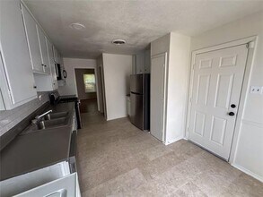 60 Pershing Dr in Denison, TX - Building Photo - Building Photo