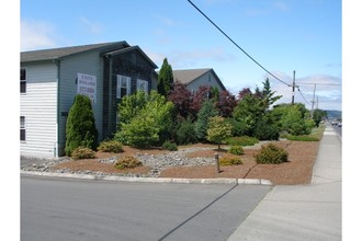 Columbia Valley Garden Apartments in Longview, WA - Building Photo - Building Photo