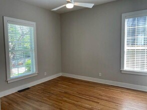 1093 Kirkwood Ave SE in Atlanta, GA - Foto de edificio - Building Photo