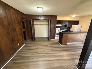 810 10th St Blvd NW in Hickory, NC - Building Photo - Building Photo