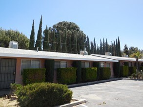 Antelope Lodge Apartments in Lancaster, CA - Building Photo - Building Photo