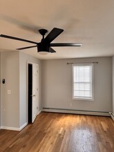 1392 Old Pleasant St-Unit -2 in Bridgewater, MA - Foto de edificio - Building Photo