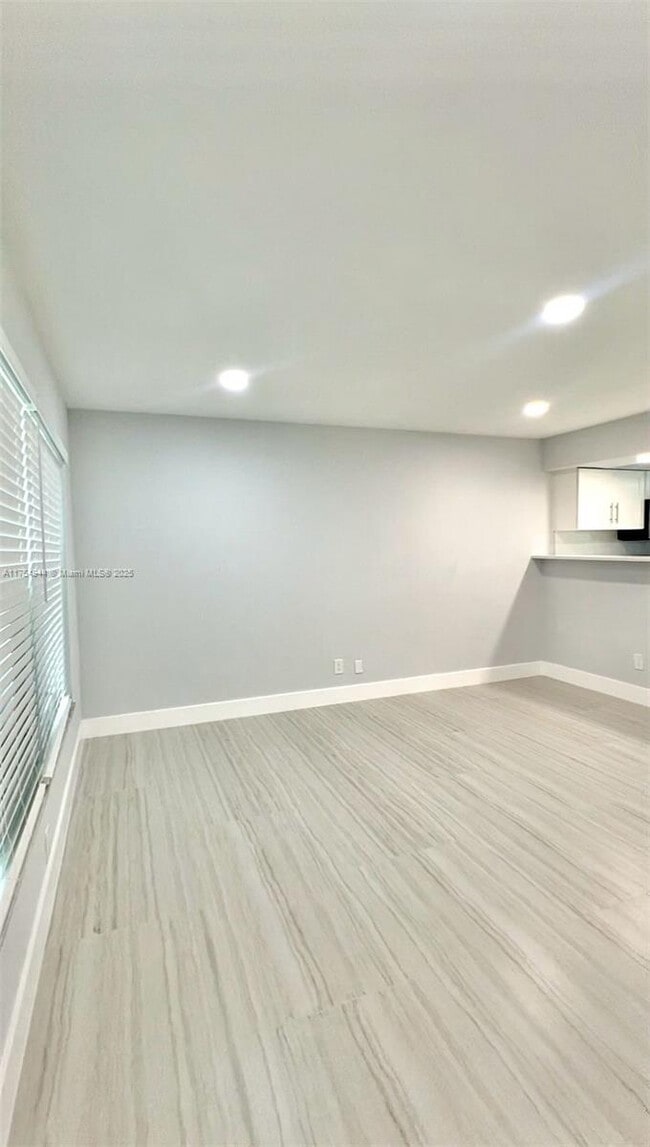 2000 SW 96th Ave, Unit 2 in Miramar, FL - Building Photo - Building Photo