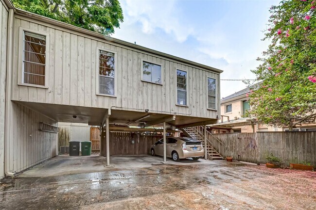 2137 Branard St in Houston, TX - Foto de edificio - Building Photo