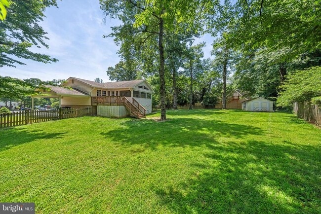 property at 905 Carole Ct SE