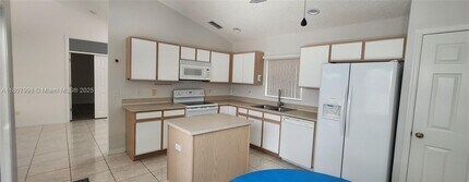 241 Lockbreeze Dr in Davenport, FL - Building Photo - Building Photo