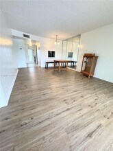 8435 Sunrise Lakes Blvd in Sunrise, FL - Building Photo - Building Photo