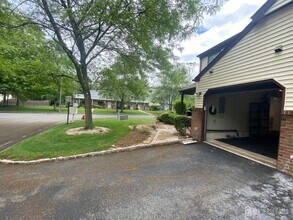 34 Aspen Dr in North Brunswick, NJ - Building Photo - Building Photo