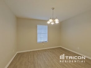 5511 Fairview Forest Dr in Houston, TX - Building Photo - Building Photo